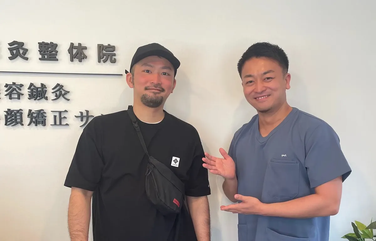 opt鍼灸整体院での施術後に撮影したお客様とスタッフの2ショット写真